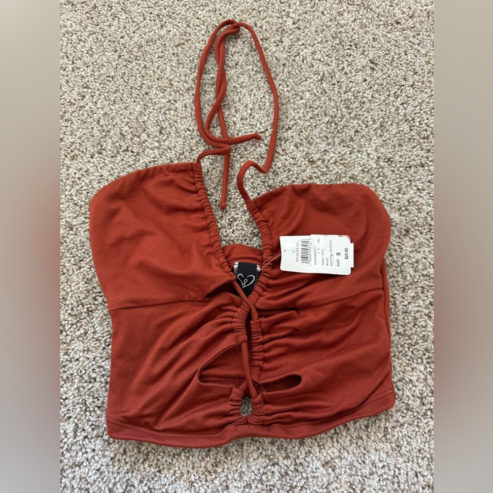 Winsdors halter key hole halter crop top
